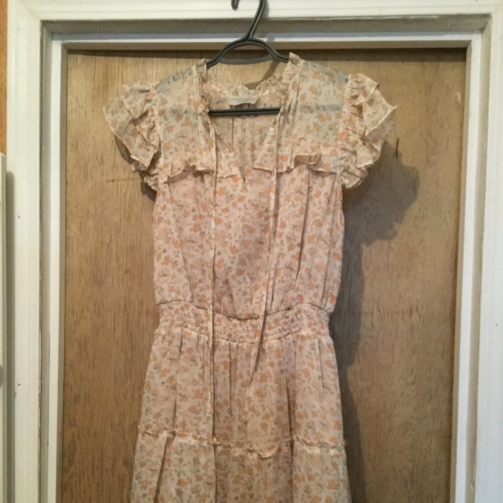 Dress Forum floral dress peach and cream in color size large just below the knee